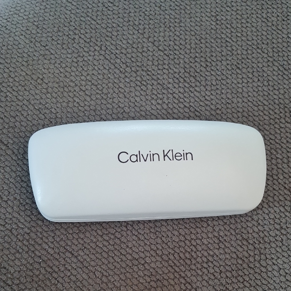 Calvin Klein White Classic Style